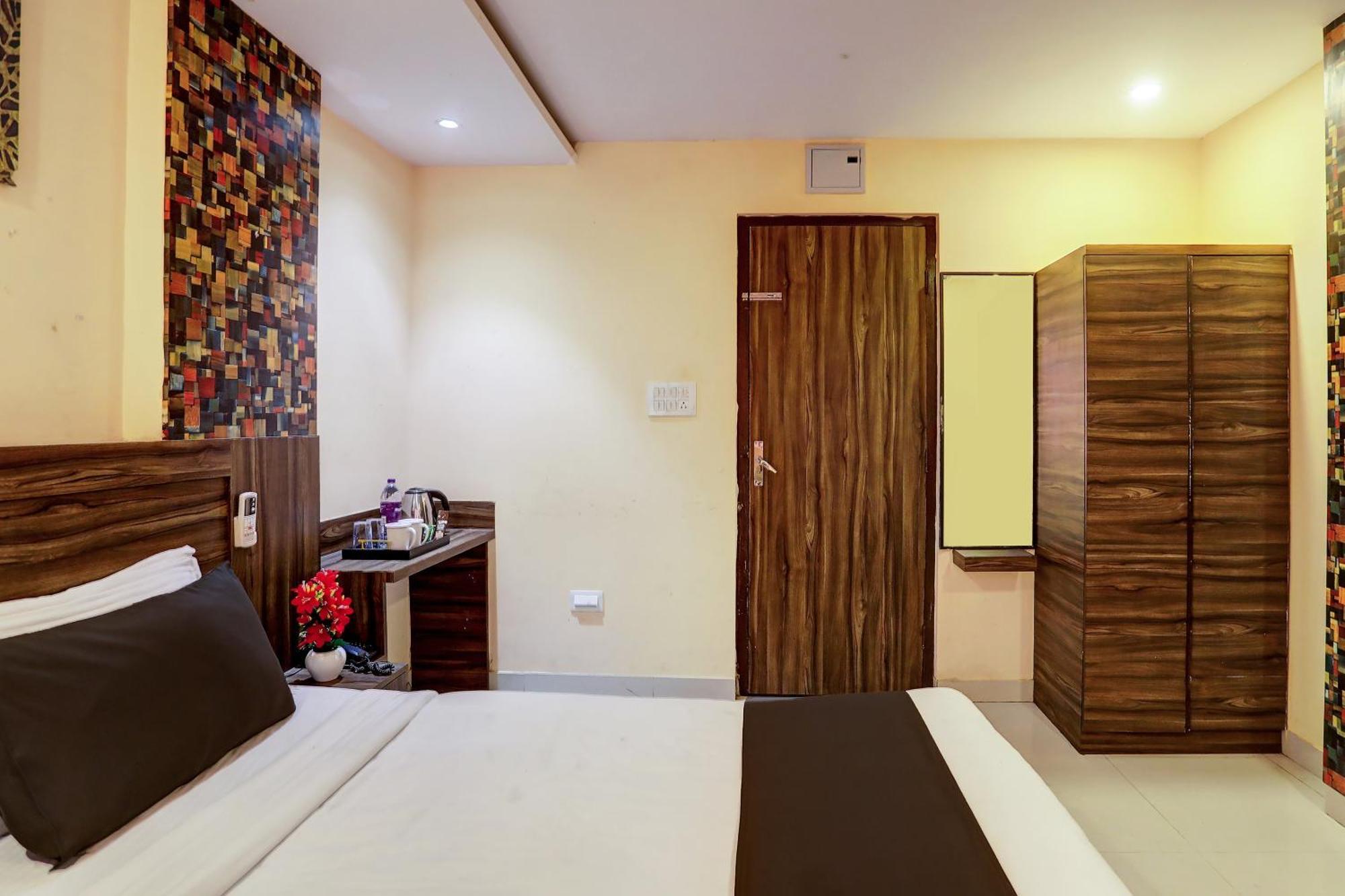 Super Hotel O Vaishnavi Inn Hyderabad Exterior foto