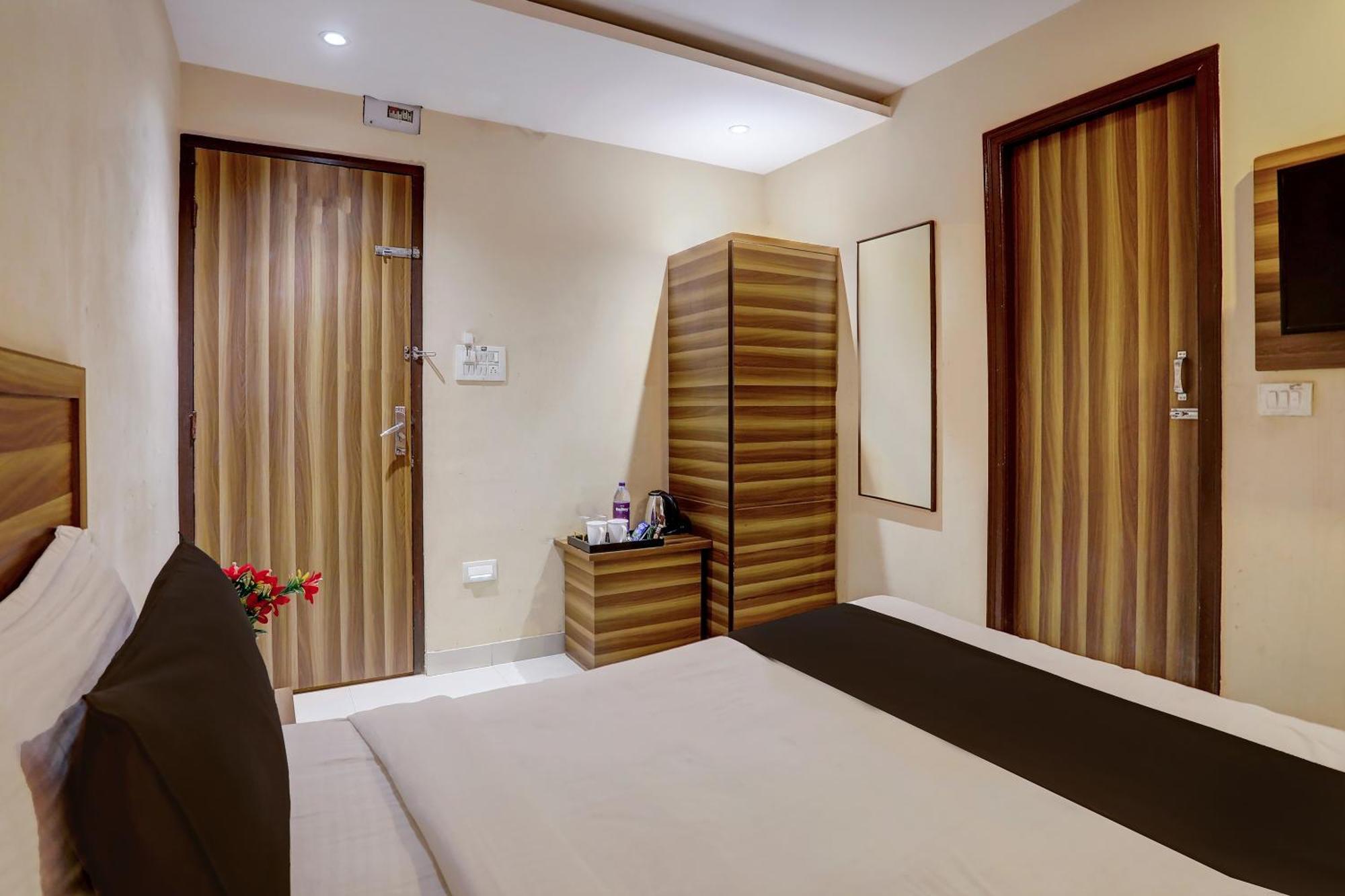 Super Hotel O Vaishnavi Inn Hyderabad Exterior foto